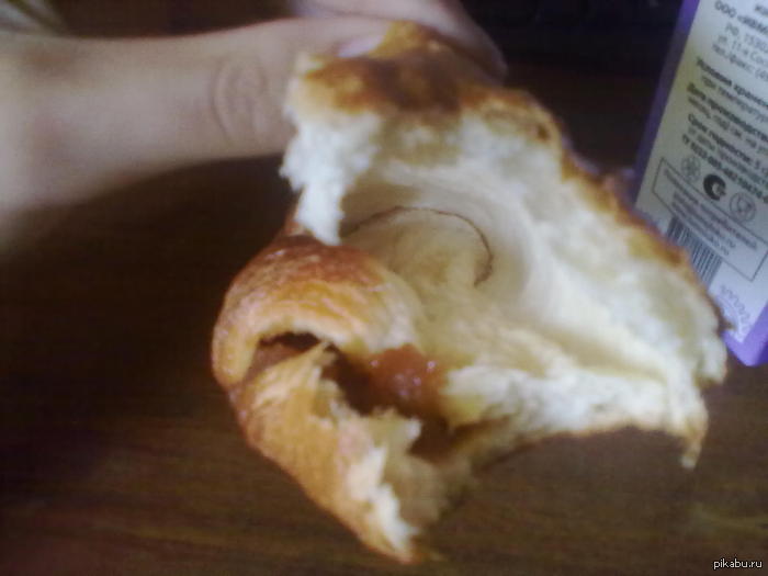 Называется, купил булочку с "яблочной начинкой".