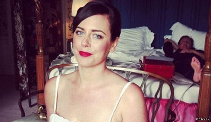 Сфоткал Кэмерона с ядерным чемоданчиком пока он спит. Люблю его. =)