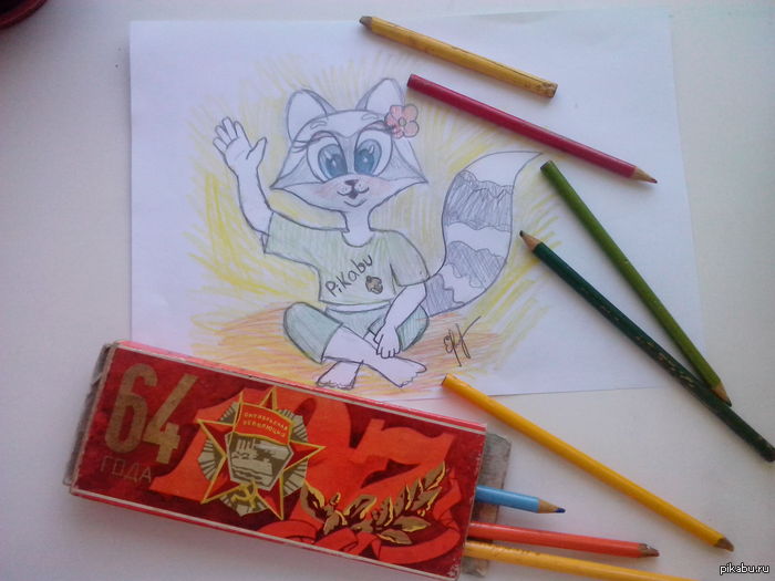 Коробка с корандашами.