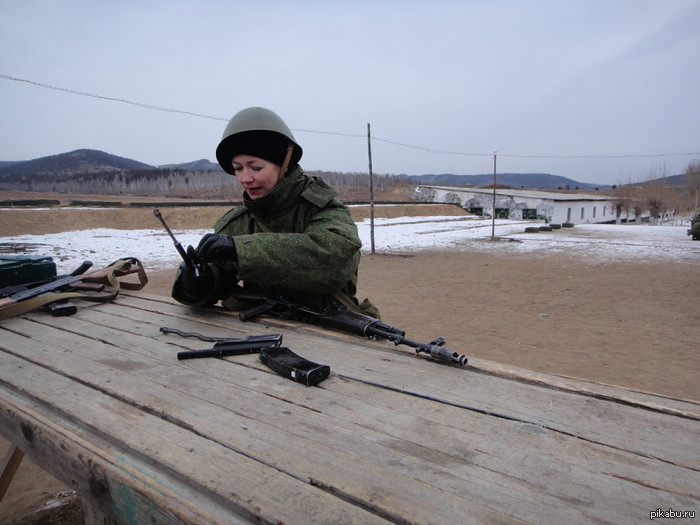 Мамулька у меня боевая, кому хочешь по тыкве настучит)