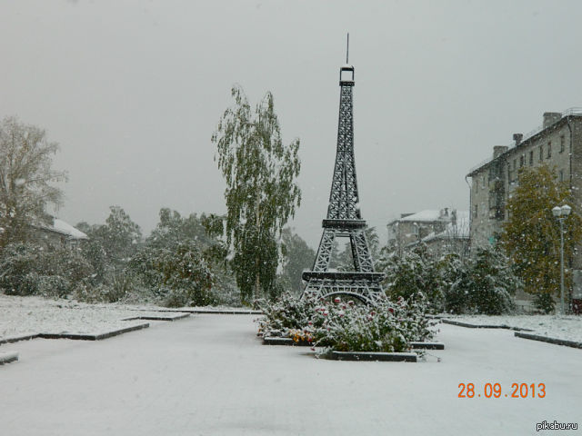 В Париже снег)