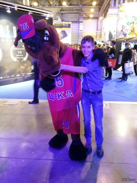 Кони, они и на игромире кони)