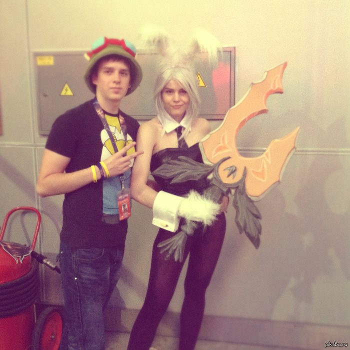 Ребят,помогите! На игромире сфотографировался с девушкой. Может кто ее знает, киньте ссылку)