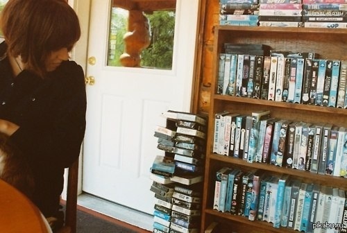 "Только перемотай на начало, когда будешь отдавать!"