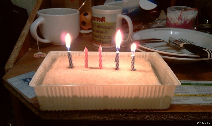 У друга на днях был день рождения, не хватило свечек.  P.S. Да, я программист 