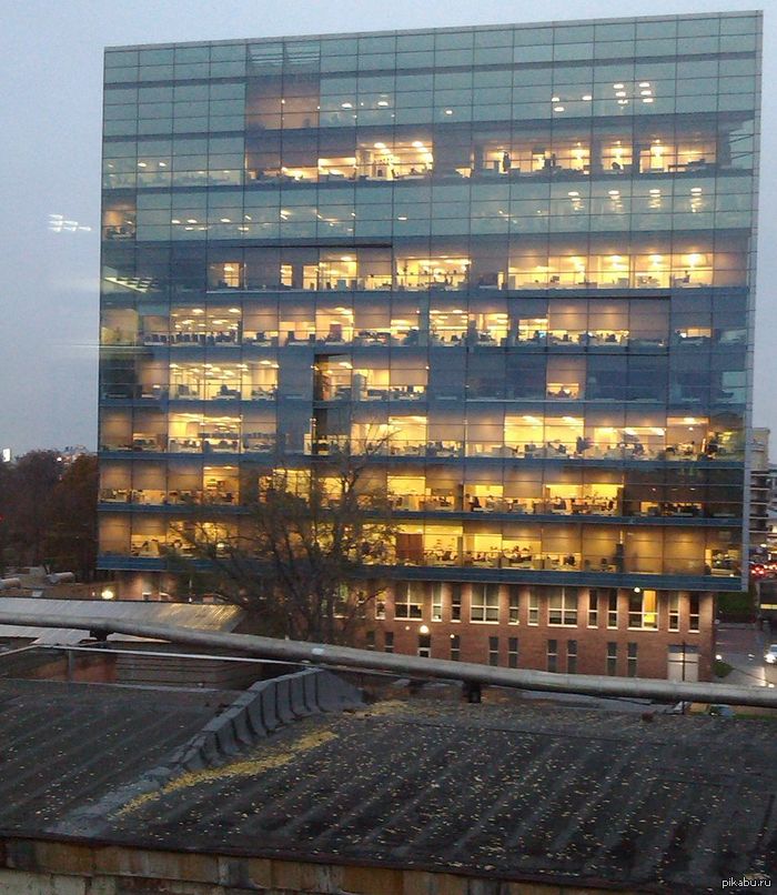 А у меня за окном настоящий аквариум:)