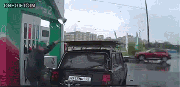 Это была обычная заправка автомобиля.