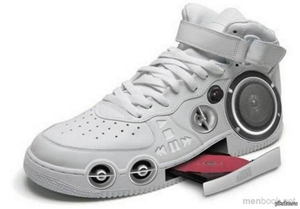 Кроссовки-магнитофон