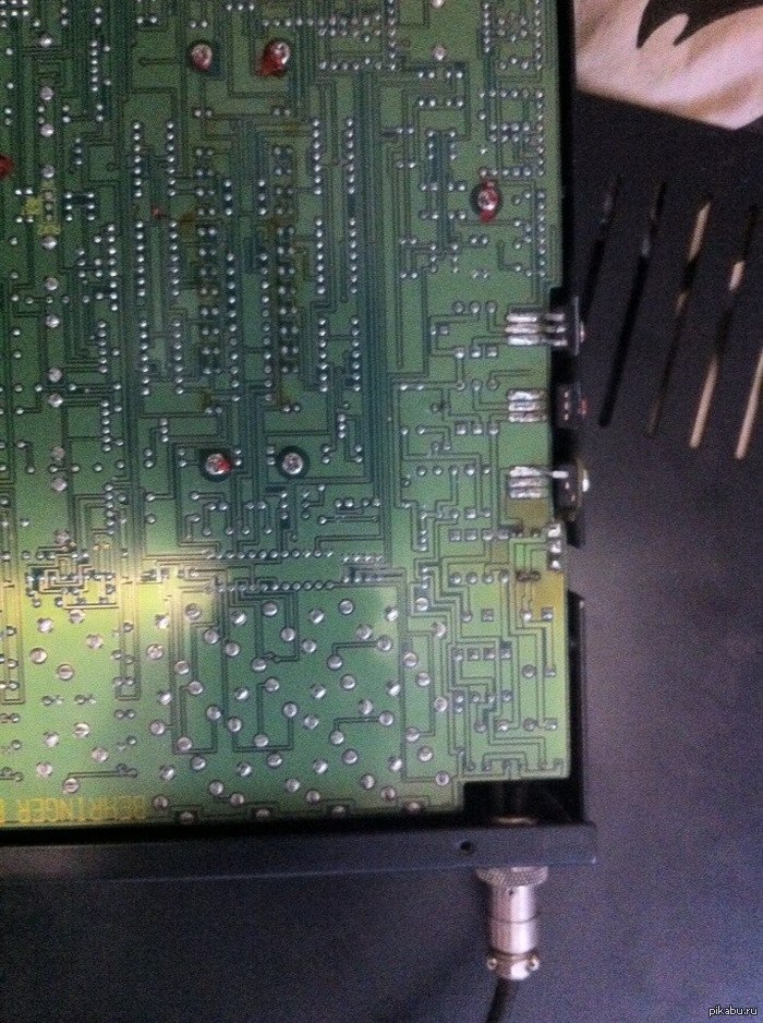  .       .        .    .      .  Behringer europack mx 1602-2