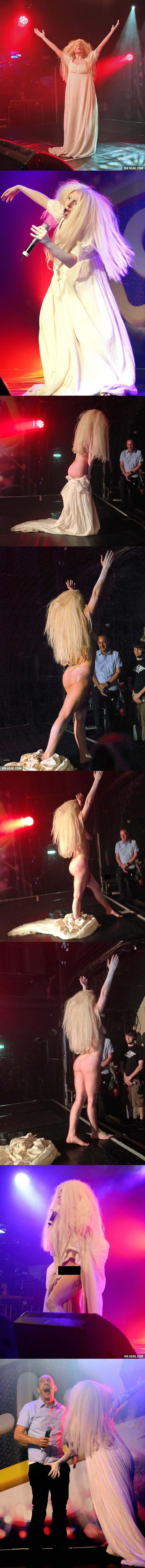 Lady Gaga completely undressed at a concert in London. - NSFW, 9GAG, Lady Gaga, Miley Cyrus, Longpost