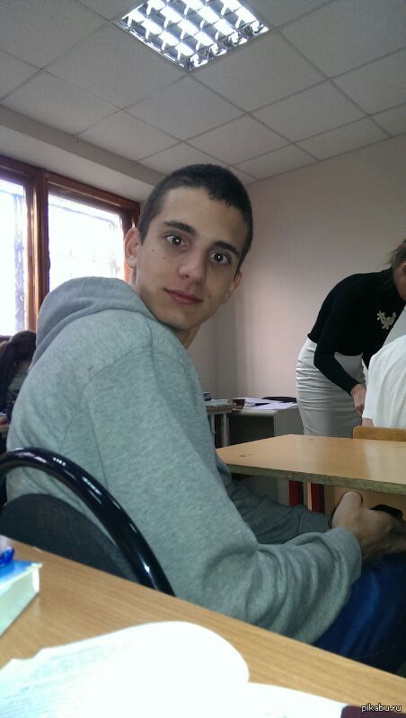 Выражение лица одноклассника. Меня порвало.
