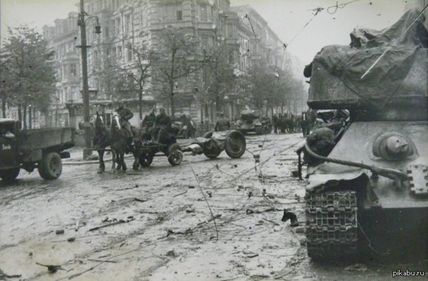 7 ноября 1943. 6 Ноября 1943 г советские войска освободили Киев. Освобождение Киева 1943. Киев 6 ноября 1943. Освобожденный Киев 1943.