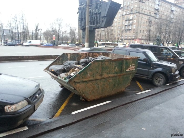 Meanwhile.. parking in Russia 