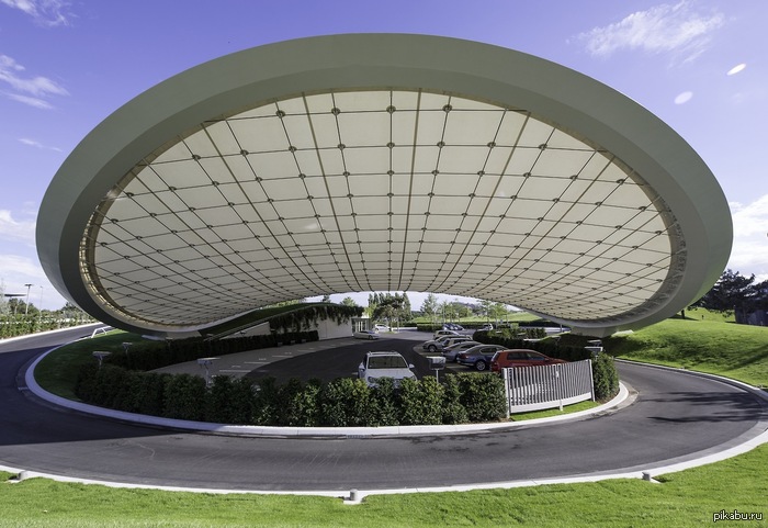 Навес над парковкой.