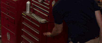 Когда дерешься с младшим братом.