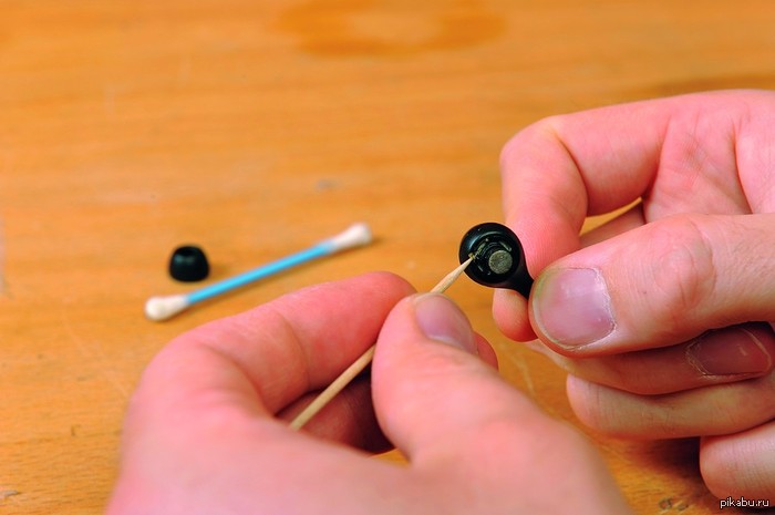 Вот по этой причине я и не даю никому свои наушники)