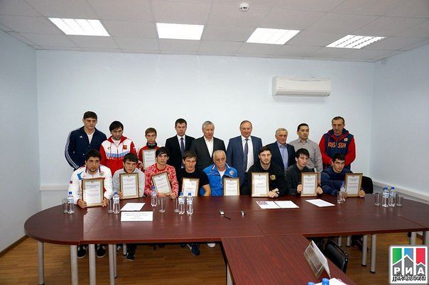 Сегодня от имени мэра Хабаровска все дагестанские спортсмены получили благодарственные письма и денежные премии.