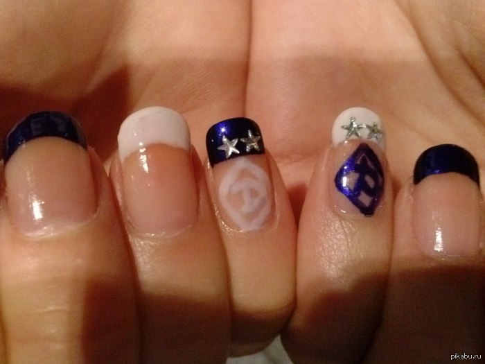 Вот такой маникюр я сделала себе сама на игру "Динамо(Киев) - Генк(Бельгия)"