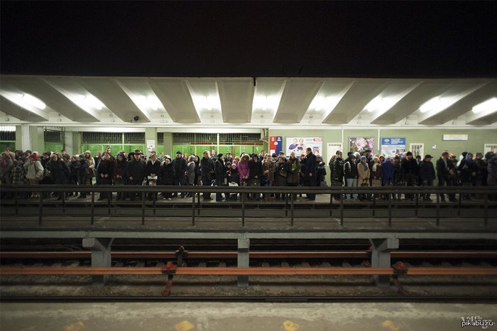 отряды легионеров на станции Выхино, бойцы ждут большого коня