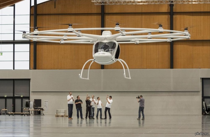 Volocopter.       ;)      E-Volo     :)