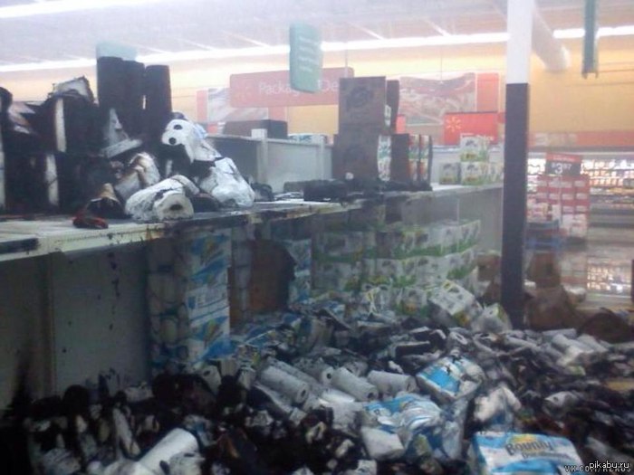 Кто-то поджёг бумажные полотенца в супермаркете