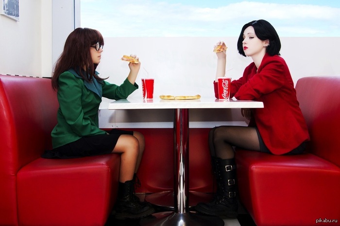 А ты бы подошёл к ним познакомиться?