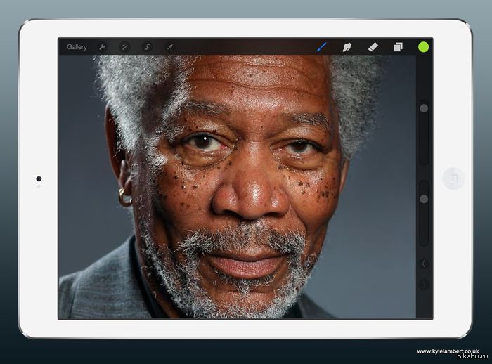 Художник нарисовал на iPad фотореалистичный портрет Моргана Фримена (на картинке результат, а не обычное фото)