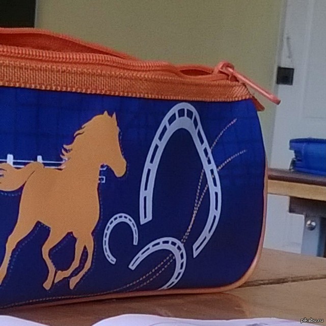 Кажется, в этом пенале я вижу что-то неприличное :D