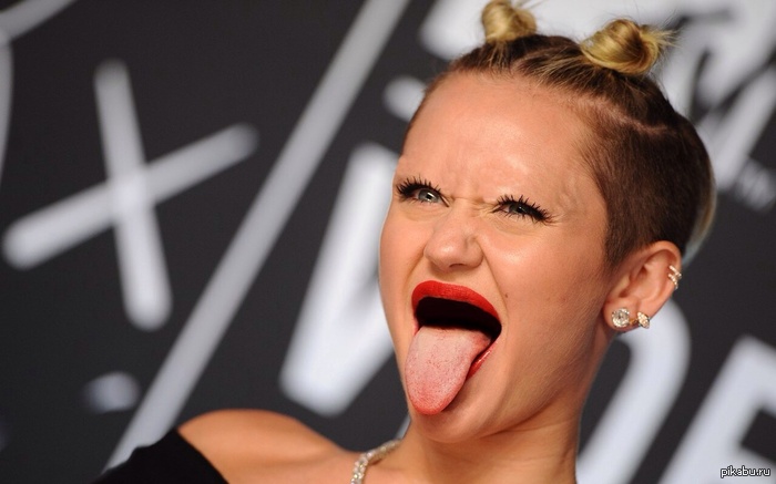 Miley without eyebrows and teeth - Miley Cyrus, Teeth, Brows, Girls