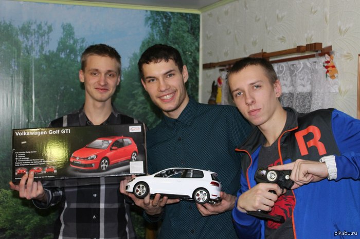 Вот наш подарок другу на 18 лет)) | Пикабу