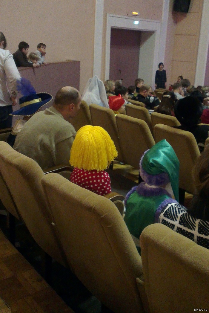 Старый добрый Сегодня была на новогоднем утреннике, мне больше всех понравился этот незамысловатый костюм, а вы узнаете?