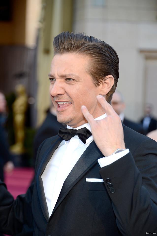 Джереми Реннеру 43!