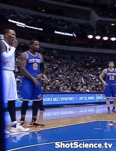 А у Вас шнурочек развязался