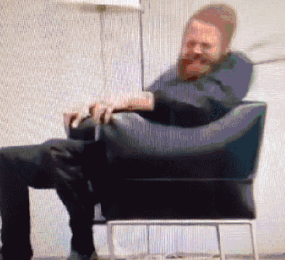 Когда вы сидите на заднем сиденье автомобиля и переднее окно открыто