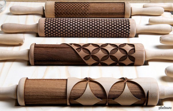 Поздно вернувшийся муж будет в ажурных синяках :)