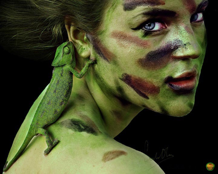 Смысл названия рассказа хамелеон чехова. Человек хамелеон. Хамелеон тарзана. Шутки про хамелеонов. Человек хамелеон фото.