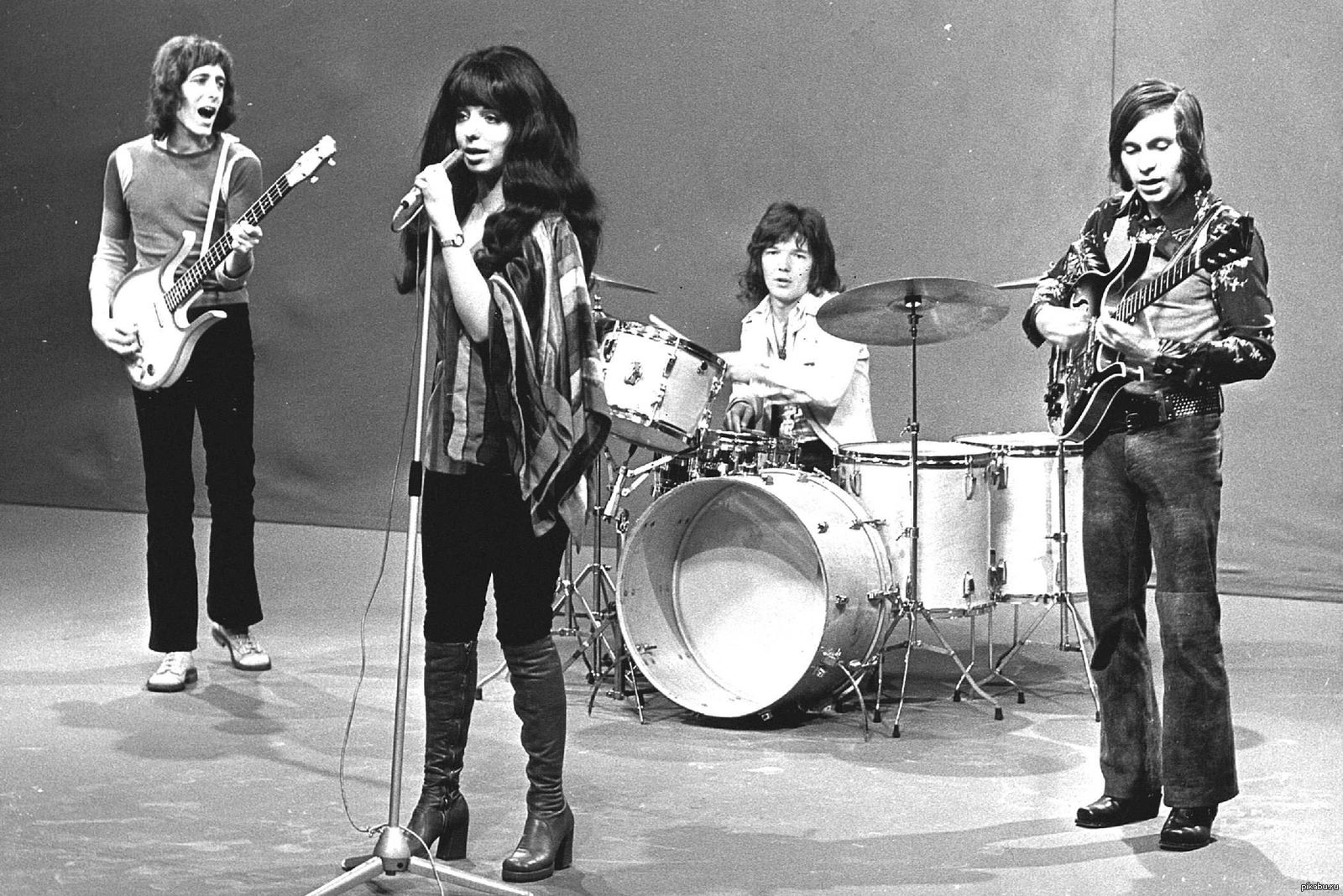 Рок хиты 70 х зарубежные слушать. Shocking Blue Mariska veres. Shocking Blue Маришка Вереш. Venus (Шизгара, 1969) Shocking Blue. Группа Shocking Blue Venus.