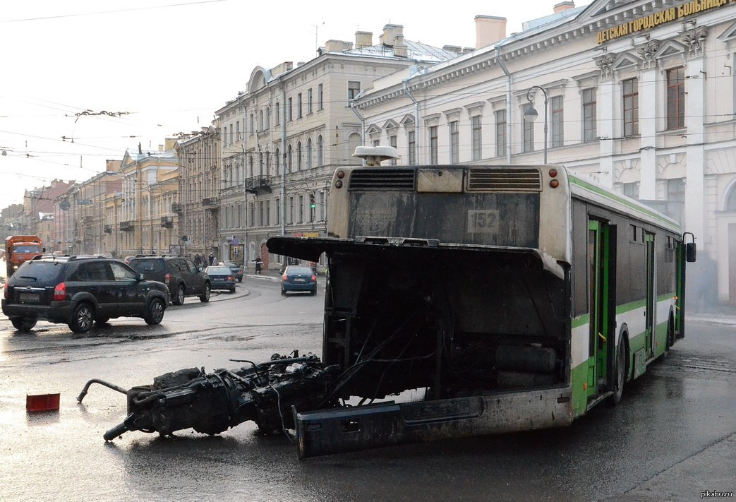 Автобусы спб упал