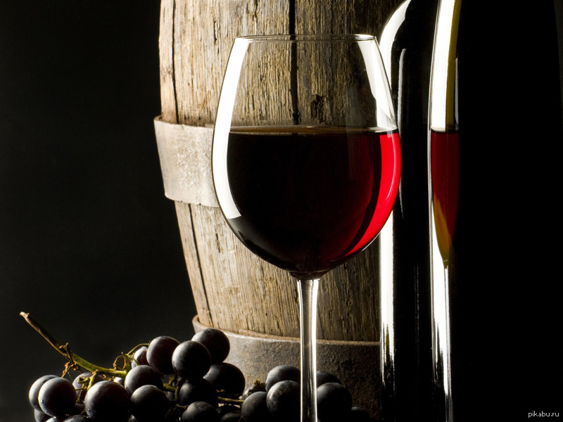 Бокал вина польза. Красное вино. Бокал с вином. Красное вино в бокале. Бокал красного вина.