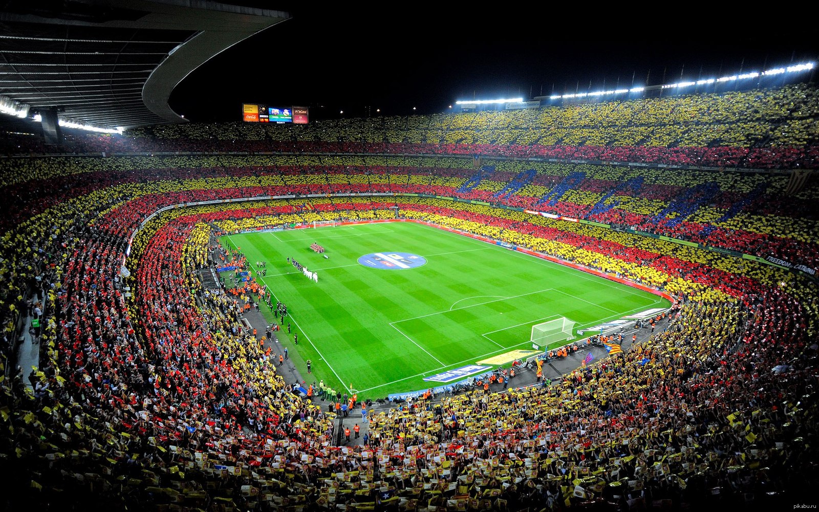 Камп ноу поле. Стадион Камп ноу в Барселоне. Стадион Camp nou. Camp nou, Барселона, Испания.. Футбольное поле Камп ноу.