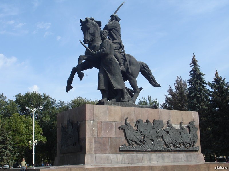 Адрес памятника. Памятник бойцам 1-й Конармии Ростов-на-Дону. Памятник бойцам первой Конармии Ростов. Монумент Первоконникам. Памятник бойцам первой конной армии Ростов на Дону.