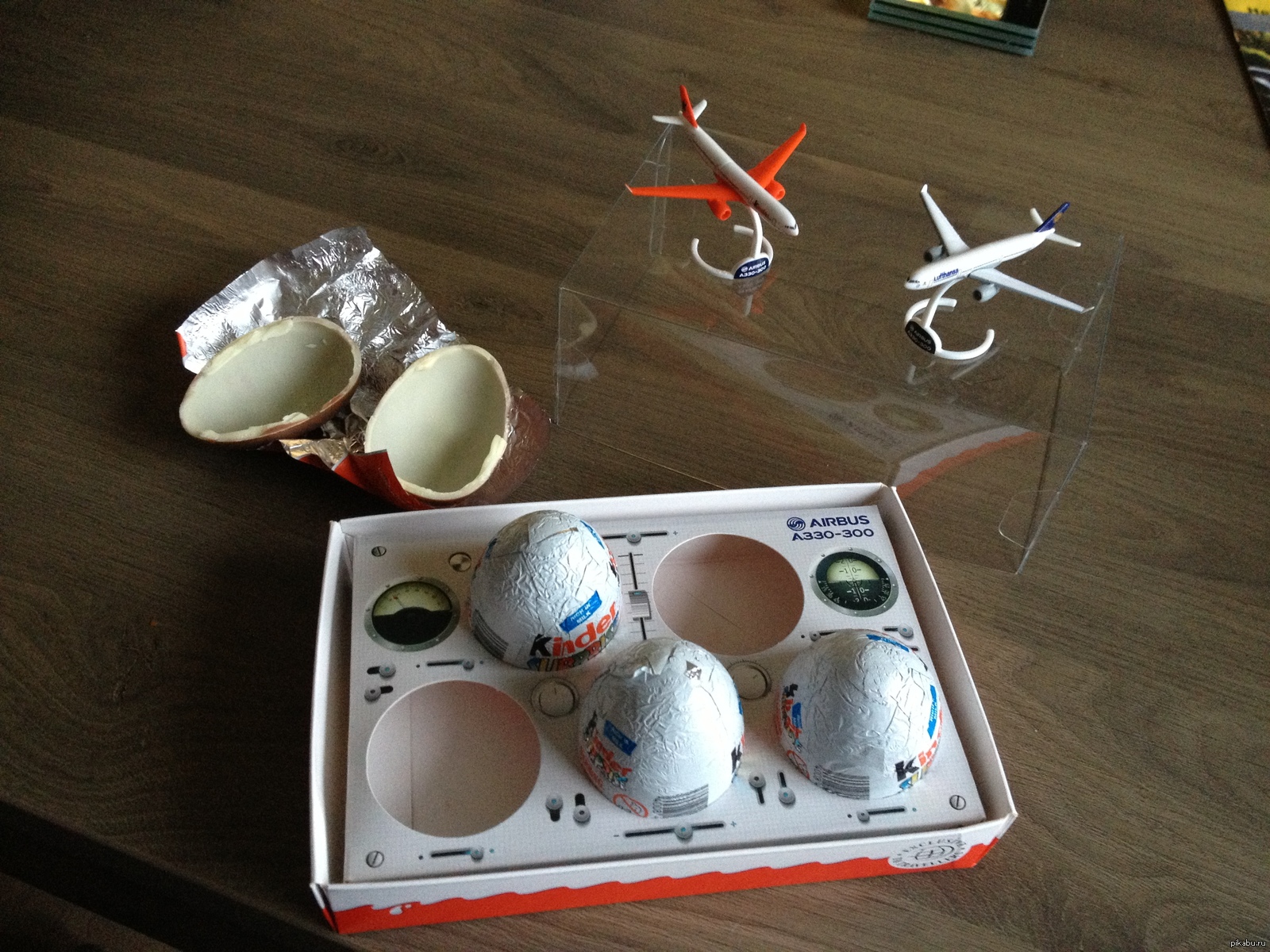 Можно яйца в самолет. Яйцо шоколадное самолеты. Сувениры на космическую тему. Пасхальный самолет. Пасхальные яйца Авиация.