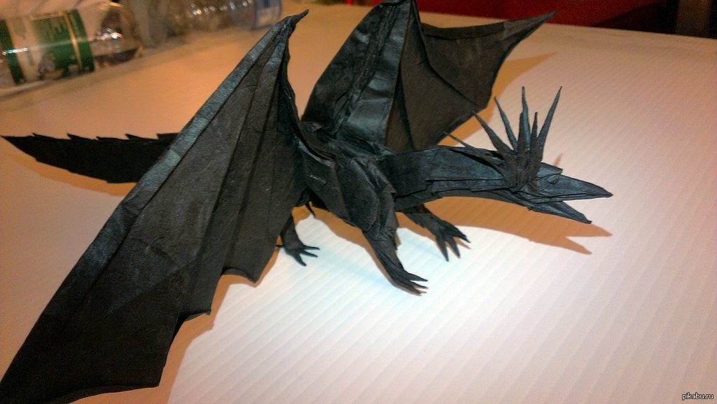 Покажи бумагу дракона. Бумажные драконы. Идеи для дракона из бумаги. Бумажные драконы на руку. Дракон из картона.