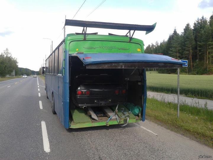Радует не скайлайн,а скоростной автобус :D | Пикабу
