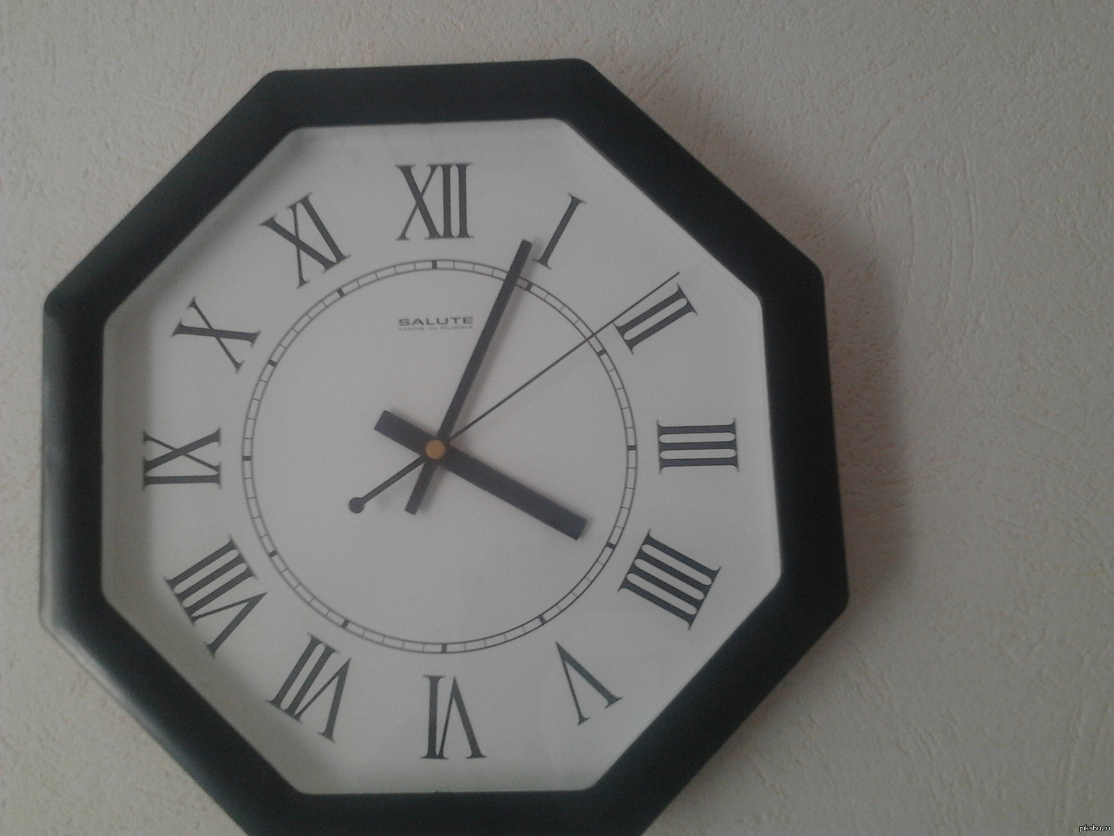 Кажется с этими часами что-то не так | Пикабу