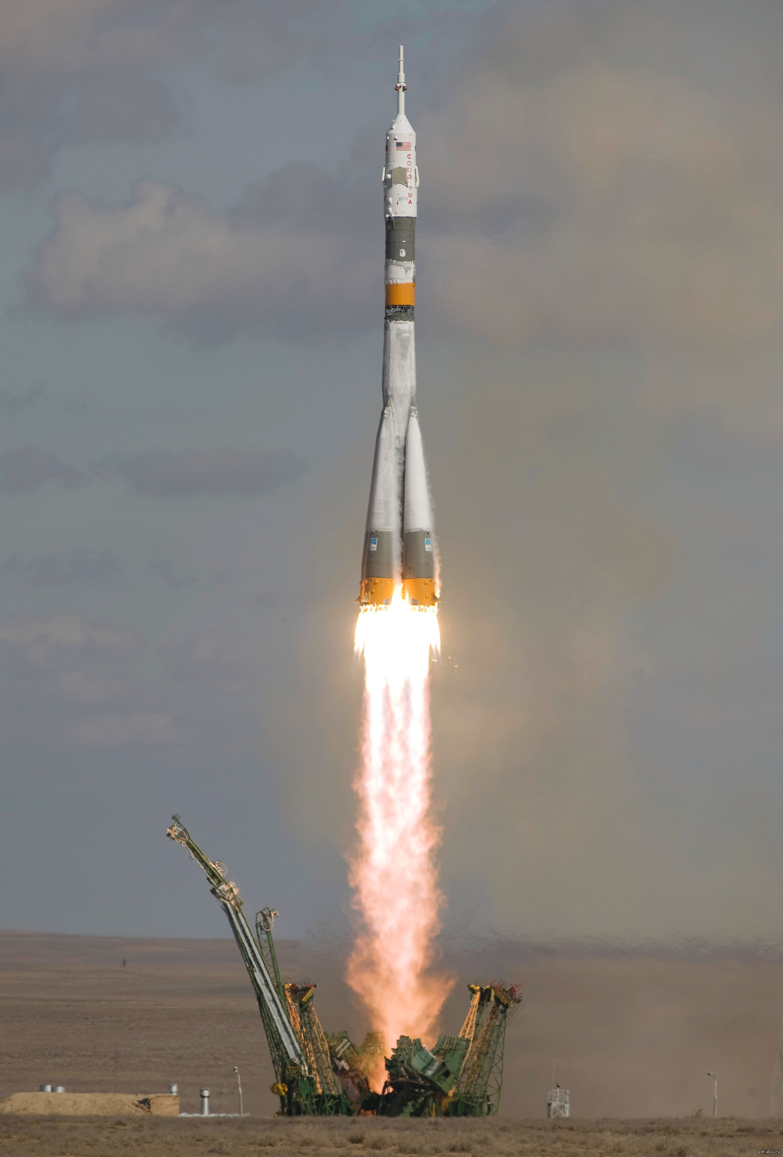 Взлет ракеты в космос
