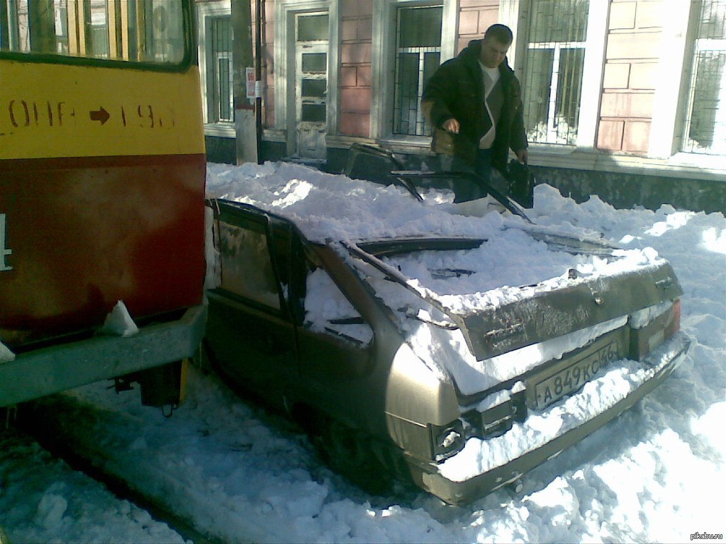 Не паркуйте машины возле домов | Пикабу