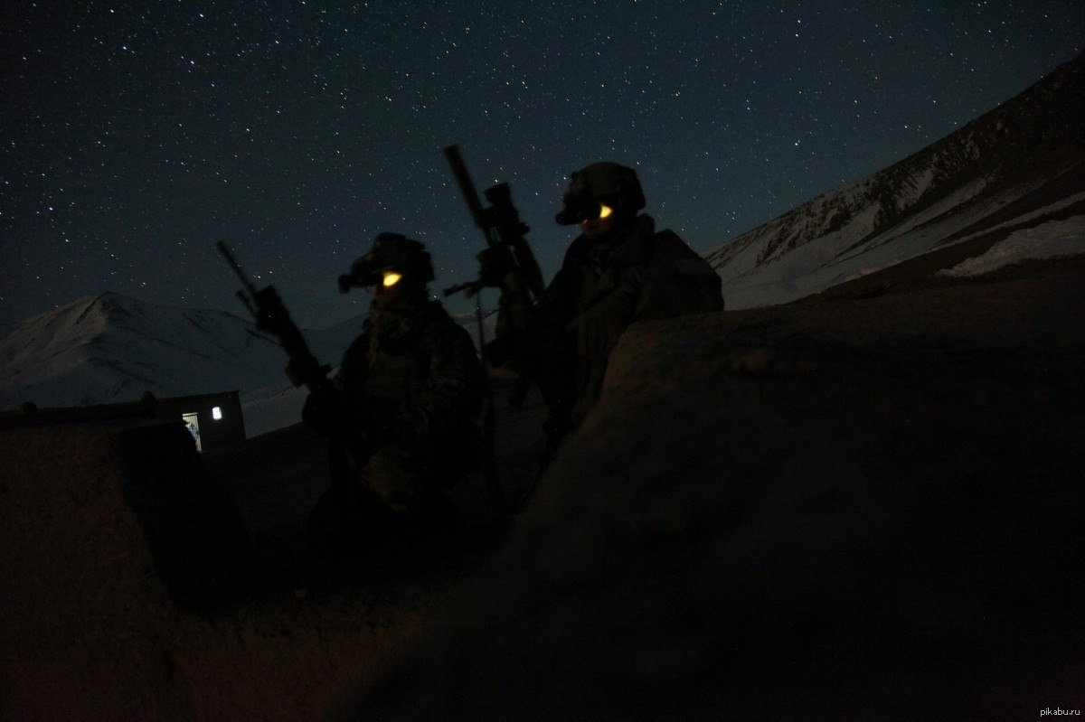 Армейская ночь. Military ПНВ. 75th Ranger Regiment ночь. Солдат ночью. Спецназ ночью.