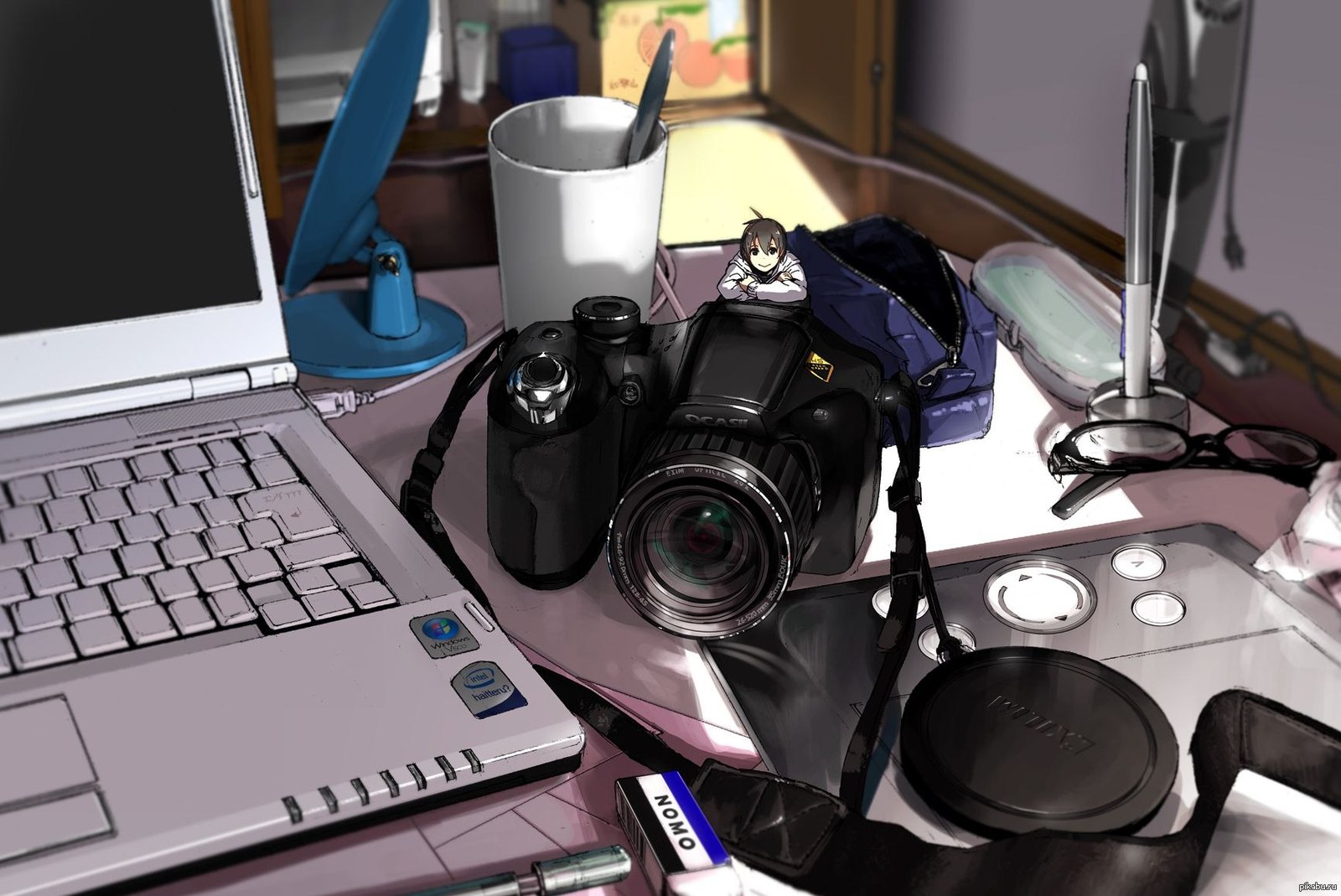 Камера с ноутбука на телефон. Фотоаппарат и ноутбук. Фотоаппарат и компьютер. Фотоаппарат и ноутбук на столе. Видеокамера на столе.