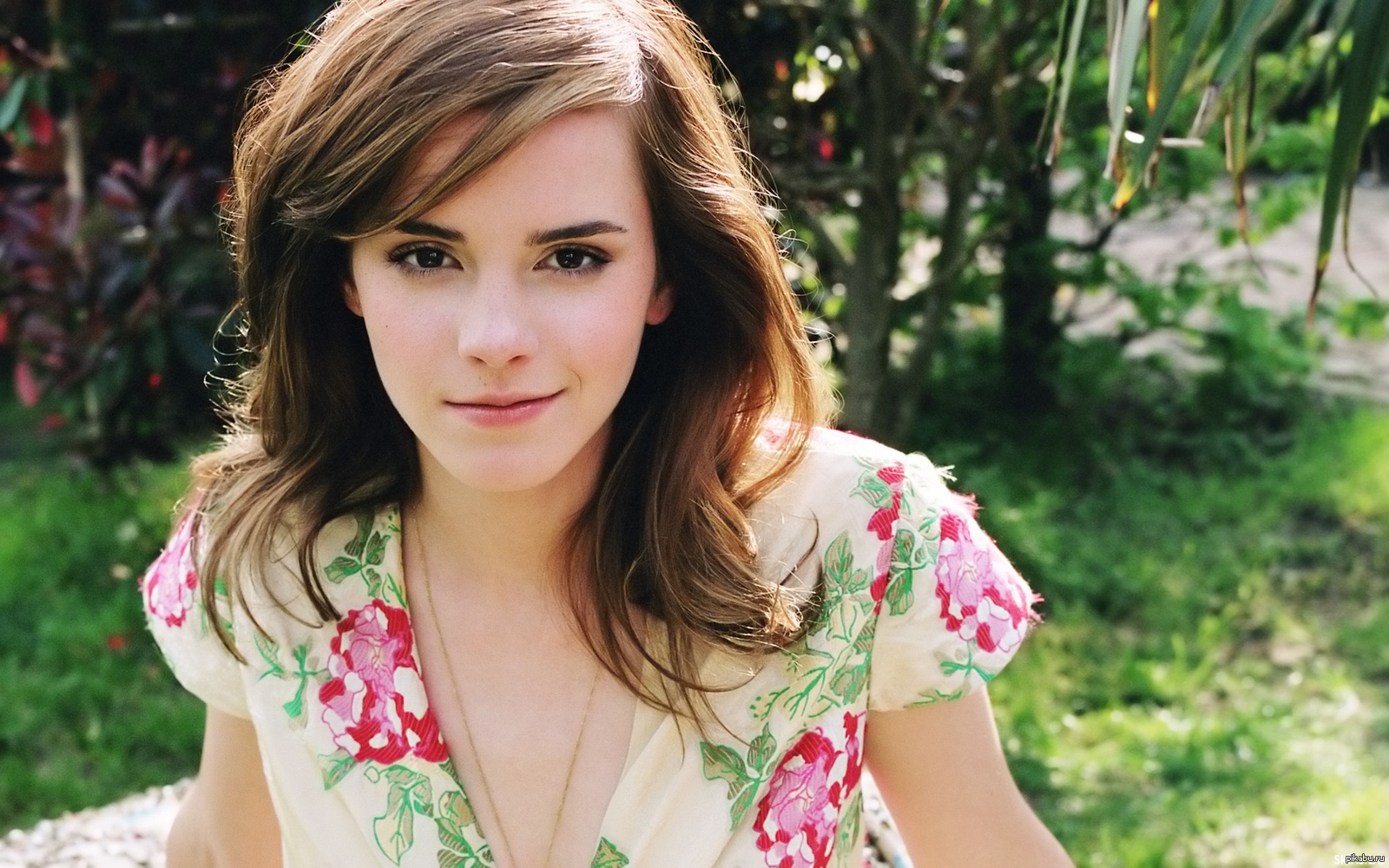 Красивая милая девушка фото. Emma Watson 2013.